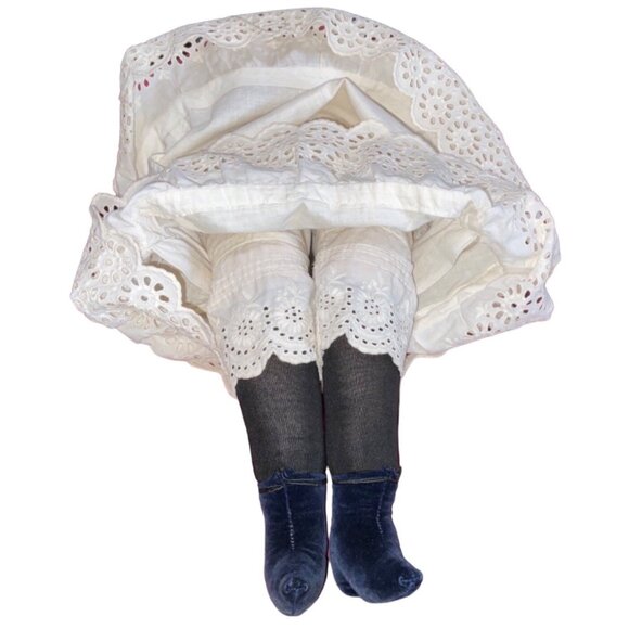 Victorian Porcelain Doll With Pink Lace Dress & Blonde Curls - Picture 16 of 16